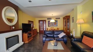 Casa aparellada a Eixample - Can Boguny. Casa amb garatge a l'eixample