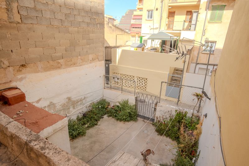 Foto 1c7f9da2-1643-4e1a-a34b-5a55303b1f27. Casa adossada a S´Arenal Palma de Mallorca