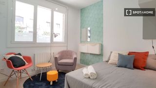Affitto Appartamento in Putget - Farró. Se alquila habitación en piso compartido en vila de gràcia, barc