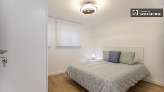 Miete Etagenwohnung in Torrefiel. Se alquila habitación en piso de 4 habitaciones en valencia, val