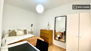 Lloguer Pis a Valdeacederas. Habitación en un apartamento compartido de 5 habitaciones, casti
