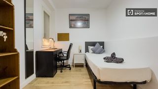 Lloguer Pis a Vallcarca - Penitents. Se alquila habitación en apartamento de 5 dormitorios en gràcia,