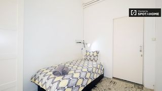 Alquiler Piso en Vila de Gràcia. Habitación en piso compartido de 11 habitaciones en alquiler en