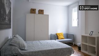 Rent Flat in Arrancapins. Se alquila habitación en piso de 5 dormitorios en valencia