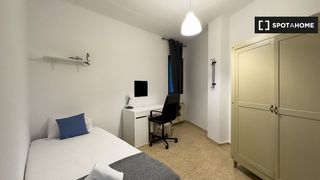 Lloguer Pis a El Poble Sec - Parc de Montjuïc. Habitaciones en alquiler en un apartamento de 7 habitaciones en