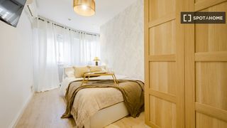 Rent Flat in El Viso. Se alquila habitación en piso compartido de 6 habitaciones, el v