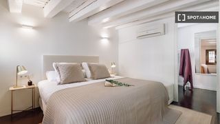 Alquiler Piso en Sant Antoni. Se alquila habitación en piso compartido en barcelona
