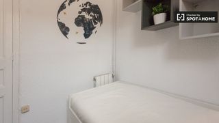 Alquiler Piso en Vila de Gràcia. Se alquila habitación en piso de 9 habitaciones en gracia, barce