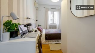 Alquiler Piso en Pacífico. Habitaciones en alquiler en piso de 5 habitaciones en madrid!