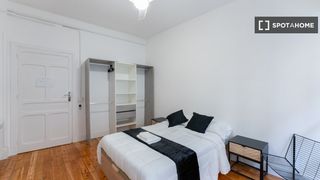 Location Appartement à Sol. Se alquila habitación en piso de 8 habitaciones en sol, madrid