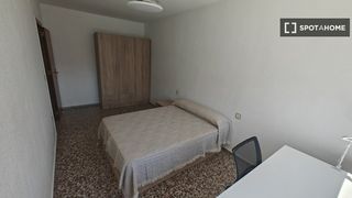 Rent Flat in Los Dolores. Habitación en piso compartido de 4 habitaciones en alquiler en c