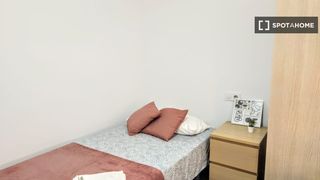 Affitto Appartamento in Zona Concordia. Se alquila habitación en piso de 4 dormitorios en burjassot, val