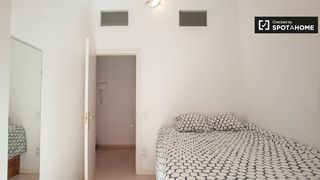 Lloguer Pis a Raval. Se alquilan habitaciones en apartamento de 4 dormitorios, el rav