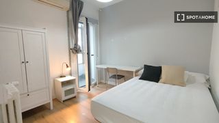Miete Etagenwohnung in Estrella. Se alquila habitación en piso compartido de 6 habitaciones en es