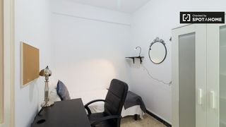 Location Appartement à El Poble Sec - Parc de Montjuïc. Se alquila habitación en piso de 5 habitaciones en barcelona