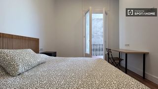 Lloguer Pis a Dreta de l´Eixample. Se alquila habitación en piso de 8 habitaciones en barcelona