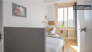 Rent Flat in Argüelles. Habitación en piso compartido de 18 habitaciones en argüelles, m