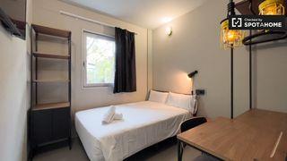 Lloguer Pis a Sant Antoni. Se alquila habitación con baño en barcelona