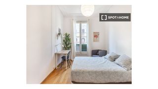 Location Appartement à Dreta de l´Eixample. Se alquilan habitaciones en apartamento de 6 dormitorios en barc