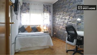 Affitto Appartamento in Valdebernardo-Valderribas. Habitación en piso compartido de 5 camas en valdebernardo, madri