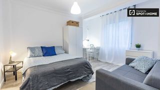 Location Appartement à Nou Moles. Se alquila habitación doble, apartamento de 5 dormitorios, loliv