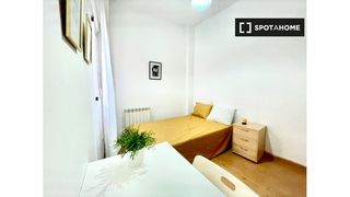 Location Appartement à Valdeacederas. Habitación en piso compartido de 8 habitaciones en valdeacederas