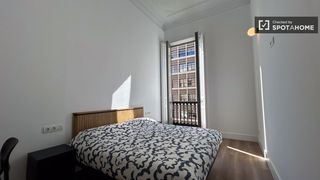 Lloguer Pis a Dreta de l´Eixample. Se alquila habitación en piso de 8 habitaciones en barcelona