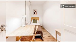 Rent Flat in Navas. Habitación en piso compartido de 4 habitaciones en alquiler en n