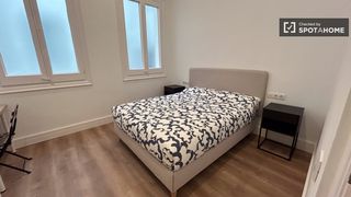 Lloguer Pis a Dreta de l´Eixample. Se alquila habitación en piso de 8 habitaciones en barcelona