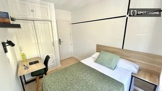 Rent Flat in Aluche. Se alquila habitación en coliving en carabanchel, madrid