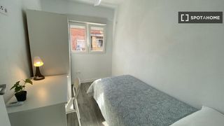 Rent Flat in Los Rosales. Habitación en alquiler en los rosales, madrid.