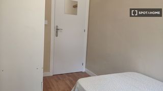 Lloguer Pis a Palomeras Bajas. Habitación en piso de 6 habitaciones en alquiler en palomeras ba