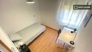 Lloguer Pis a Orcasur-12 de Octubre. Habitación en piso compartido de 7 habitaciones en orcasur, madr