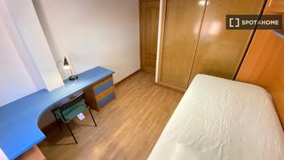 Miete Etagenwohnung in Orcasur-12 de Octubre. Habitación en piso compartido de 7 habitaciones en orcasur, madr