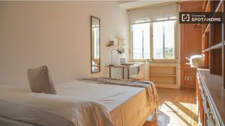 Rent Flat in Argüelles. Habitación en piso compartido de 18 habitaciones en argüelles, m