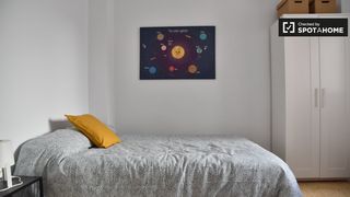 Lloguer Pis a Albors. Se alquila habitación en piso de 8 dormitorios en lamistat, vale