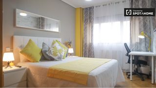 Affitto Appartamento in Valdebernardo-Valderribas. Habitación en piso compartido de 5 camas en valdebernardo, madri