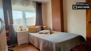 Lloguer Pis a Estación-Parque O´Donnell. Se alquila habitación en apartamento de 5 dormitorios en alcalá