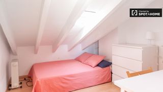 Location Appartement à Palacio. Habitación amueblada en un apartamento de 4 dormitorios en sol,