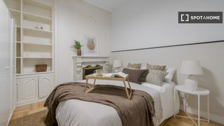 Rent Flat in El Viso. Se alquila habitación en piso compartido de 10 habitaciones, el
