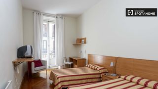 Lloguer Pis a Cortes-Huertas. Habitación íntima en apartamento de 12 habitaciones en atocha, m