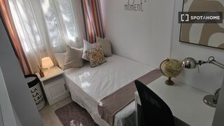 Affitto Appartamento in Caballería Española. Se alquila habitación en alcalá de henares.