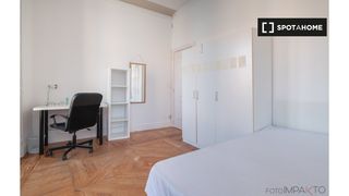 Affitto Appartamento in Sol. Habitación en piso compartido de 6 habitaciones en alquiler en e
