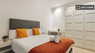 Alquiler Piso en Dreta de l�Eixample. Se alquila habitaci�n en piso de 3 habitaciones en barcelona