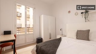 Rent Flat in Argüelles. Habitación en piso compartido de 6 habitaciones en alquiler en c