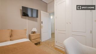 Affitto Appartamento in Argüelles. Increíble habitación en alquiler en madrid