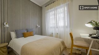 Location Appartement à Lucero. Se alquila habitación en apartamento de 5 dormitorios en latina,