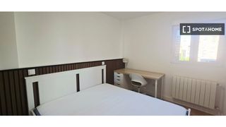 Alquiler Piso en Aluche. Habitación en piso compartido de 4 habitaciones en alquiler en a
