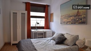 Rent Flat in Arrancapins. Alquiler de habitaciones en piso de 6 habitaciones en valencia