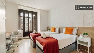 Alquiler Piso en Dreta de l´Eixample. Se alquila habitación en piso de 3 habitaciones en barcelona